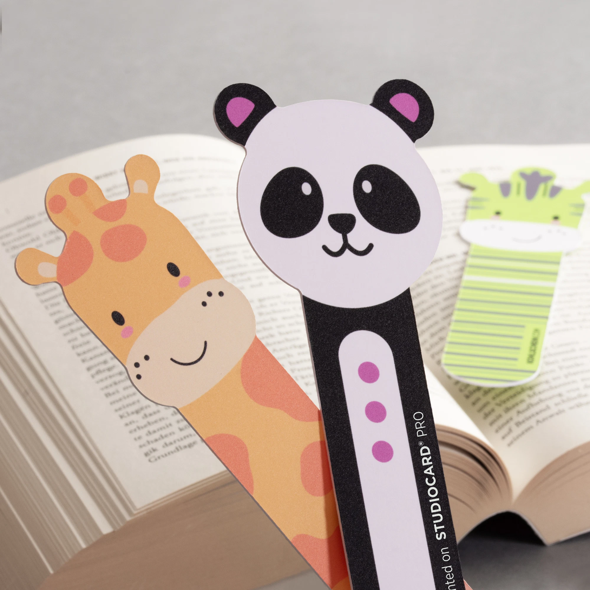 Bedrukte dieren-boekwijzers van Studiocard Pro, kleurrijk en duurzaam alternatief voor plastic.